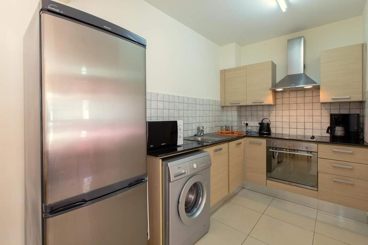 Lovely Bedroom In Shared Apartment Oroklini المظهر الخارجي الصورة