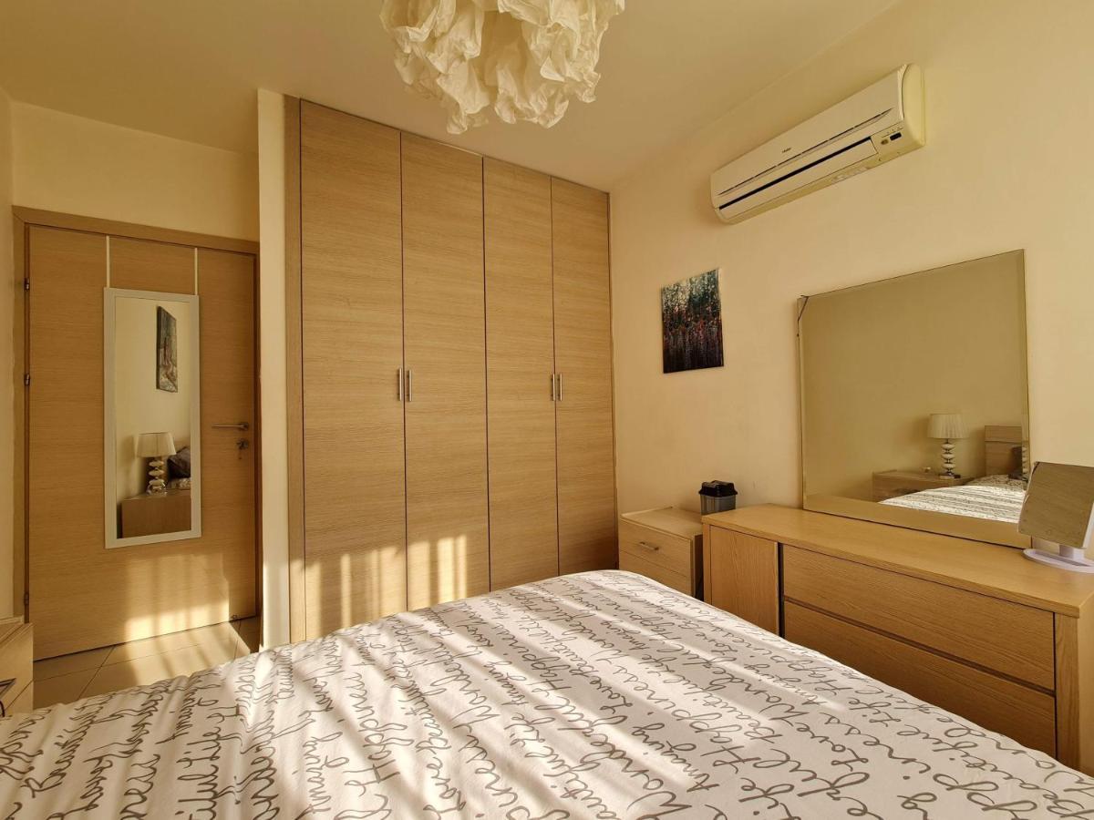 Lovely Bedroom In Shared Apartment Oroklini المظهر الخارجي الصورة