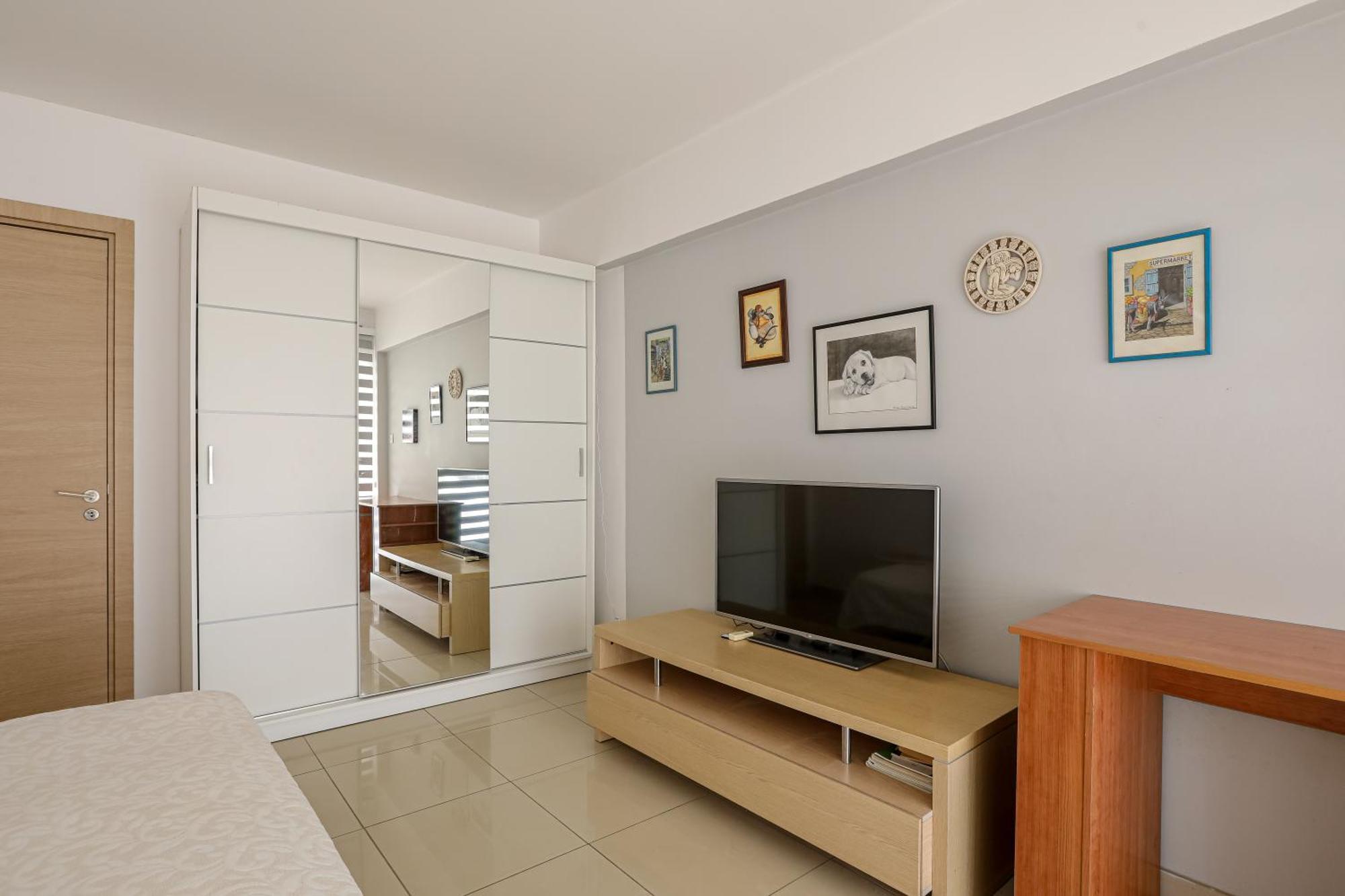 Lovely Bedroom In Shared Apartment Oroklini المظهر الخارجي الصورة
