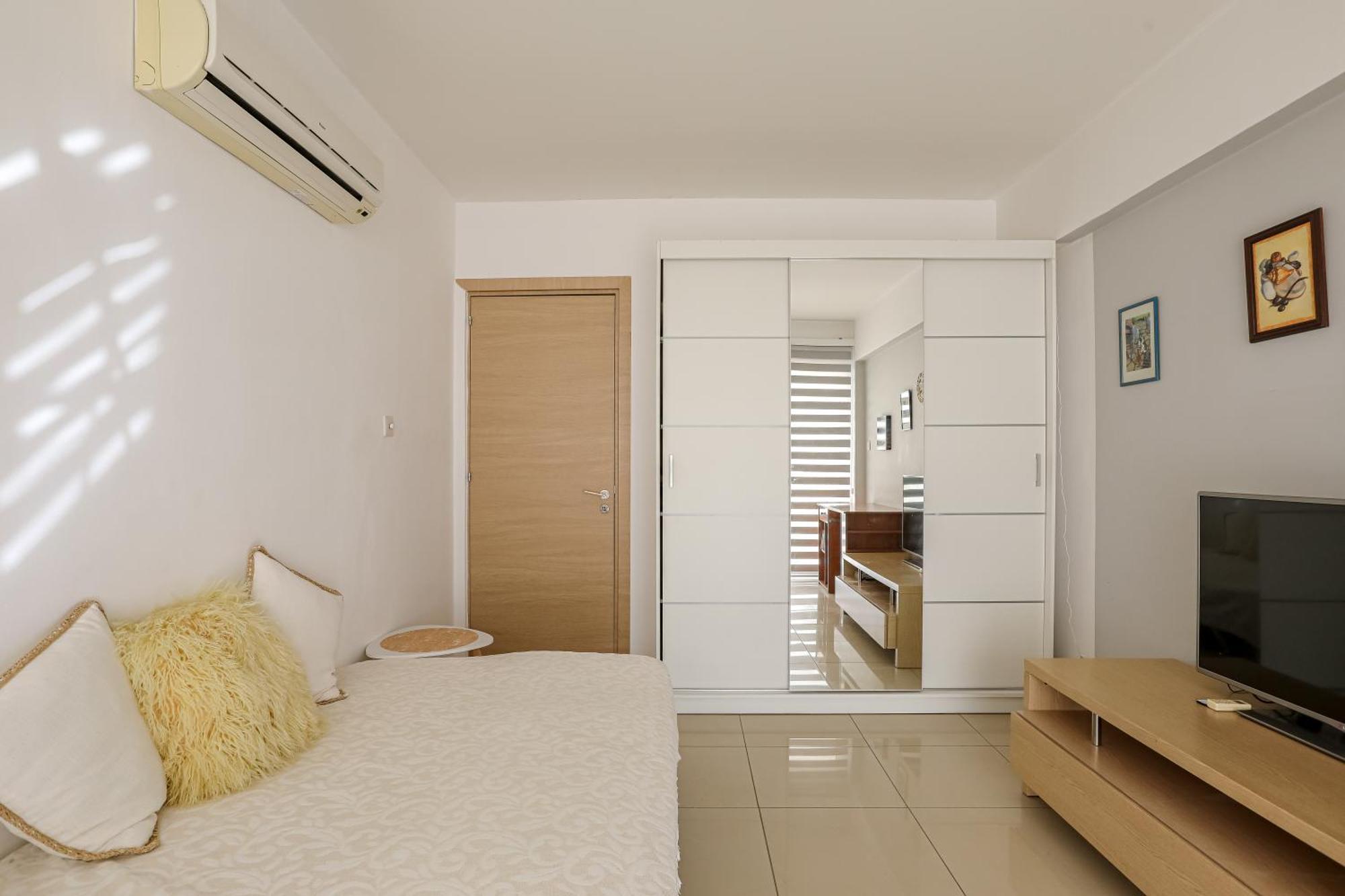 Lovely Bedroom In Shared Apartment Oroklini المظهر الخارجي الصورة