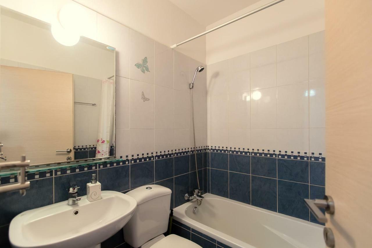 Lovely Bedroom In Shared Apartment Oroklini المظهر الخارجي الصورة