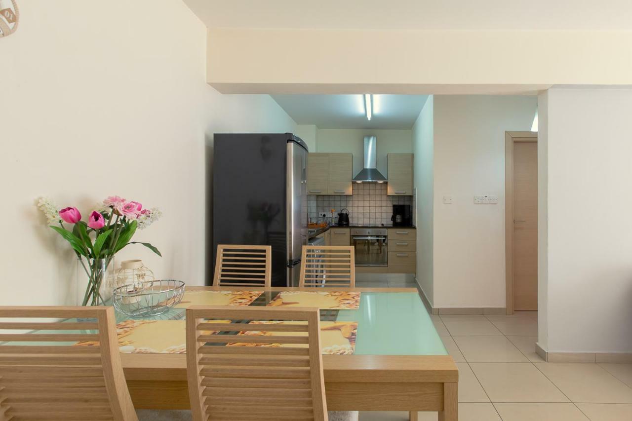 Lovely Bedroom In Shared Apartment Oroklini المظهر الخارجي الصورة